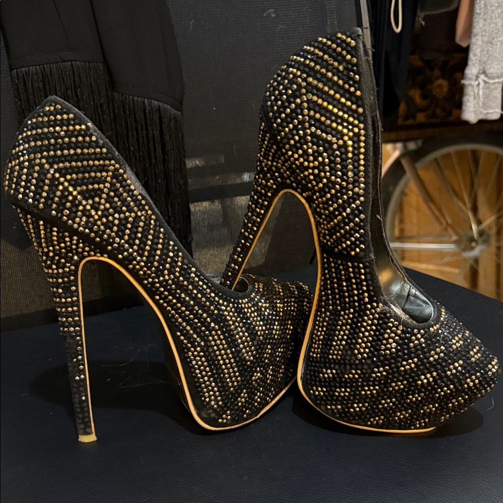 Alba Black and Gold Patterned Heels